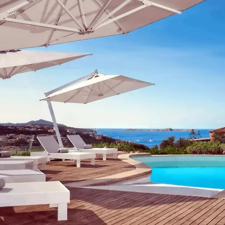 Masala In The Beautiful Bay Of Cala Granu Порто-Черво